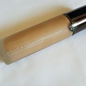 Becca Aqua Luminous Perfecting Foundation